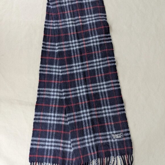 Pre-Owned Burberry 100%Lambswool Check Scarf Blue – Unisex – Luxury & Warmth. - Picture 3 of 7